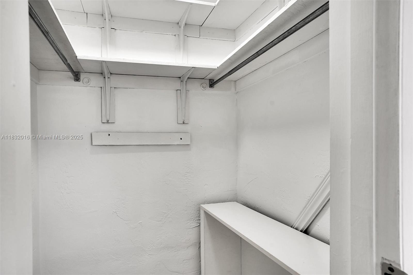 VILLAS OF PINECREST CONDO - Residential