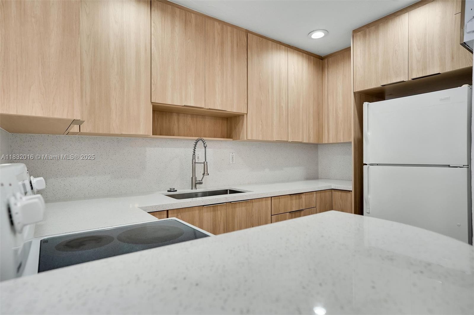 VILLAS OF PINECREST CONDO - Residential