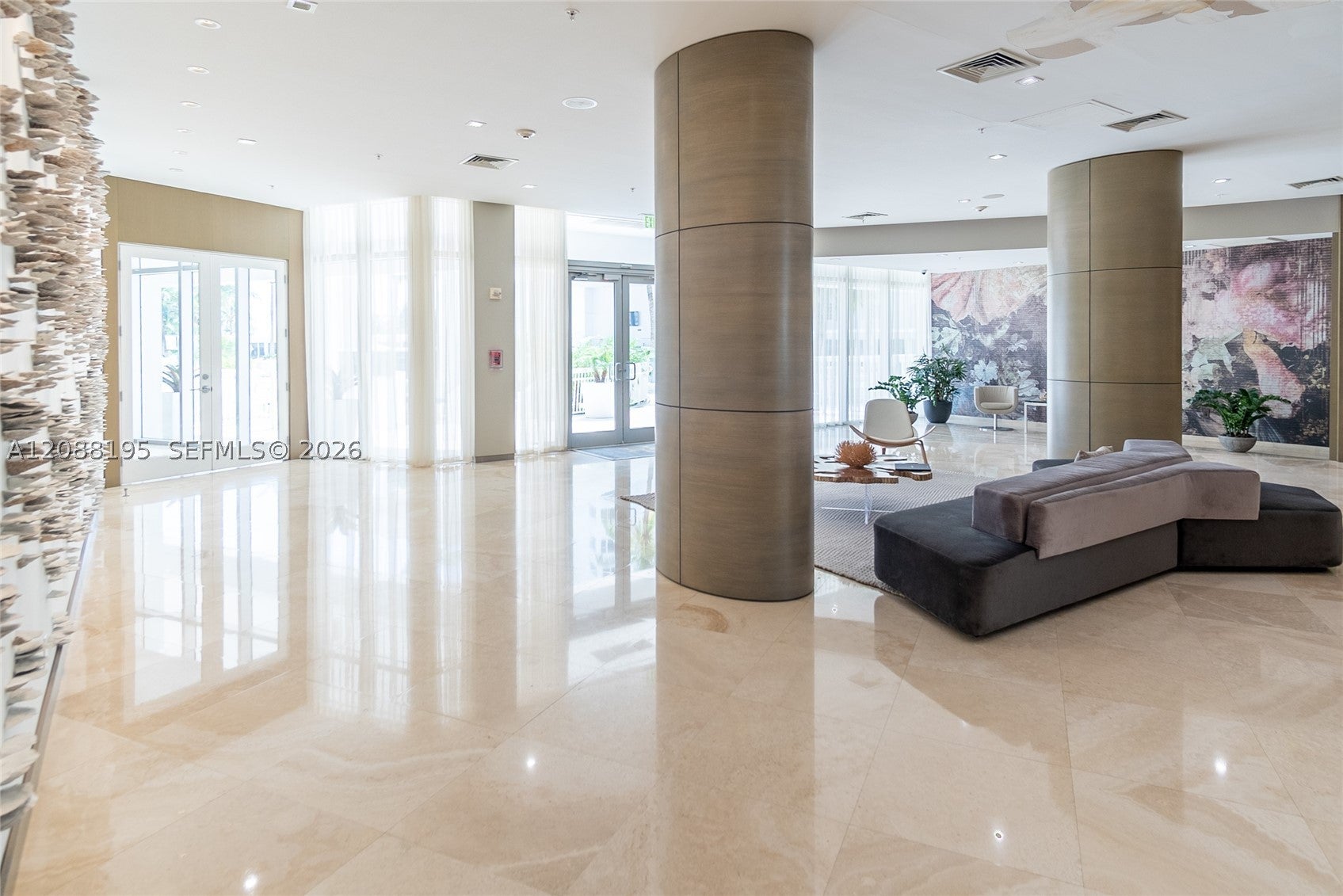 10275 Collins Ave 720