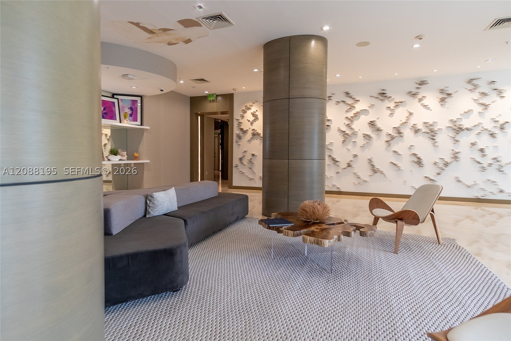 10275 Collins Ave 720