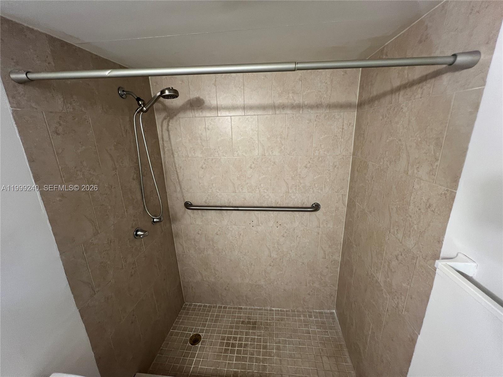 DADELAND CAPRI CONDO - Residential