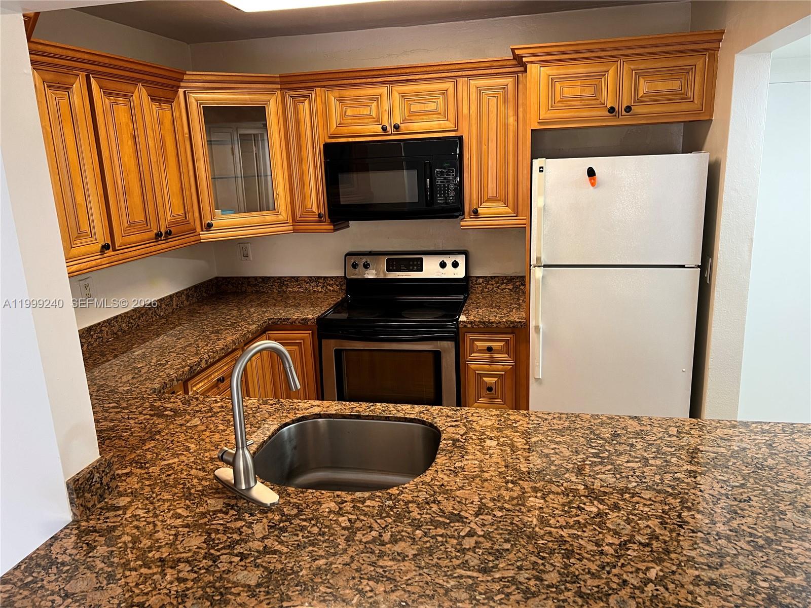 DADELAND CAPRI CONDO - Residential