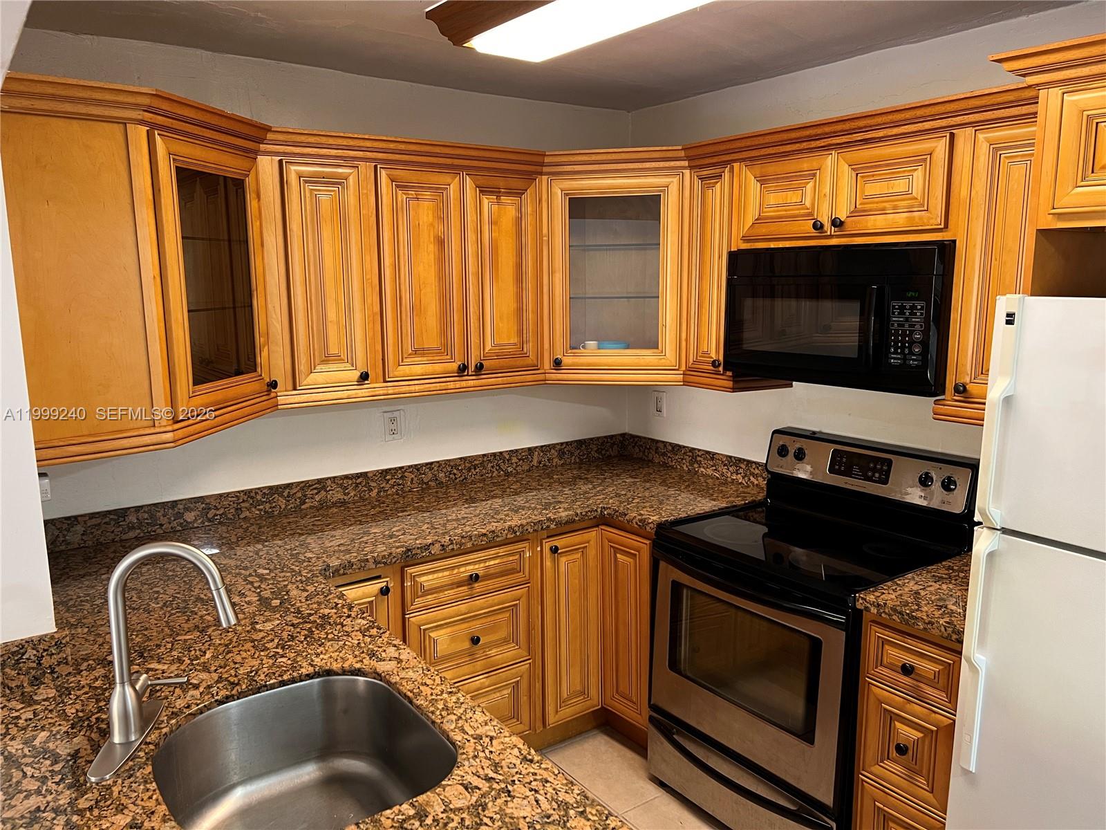 DADELAND CAPRI CONDO - Residential