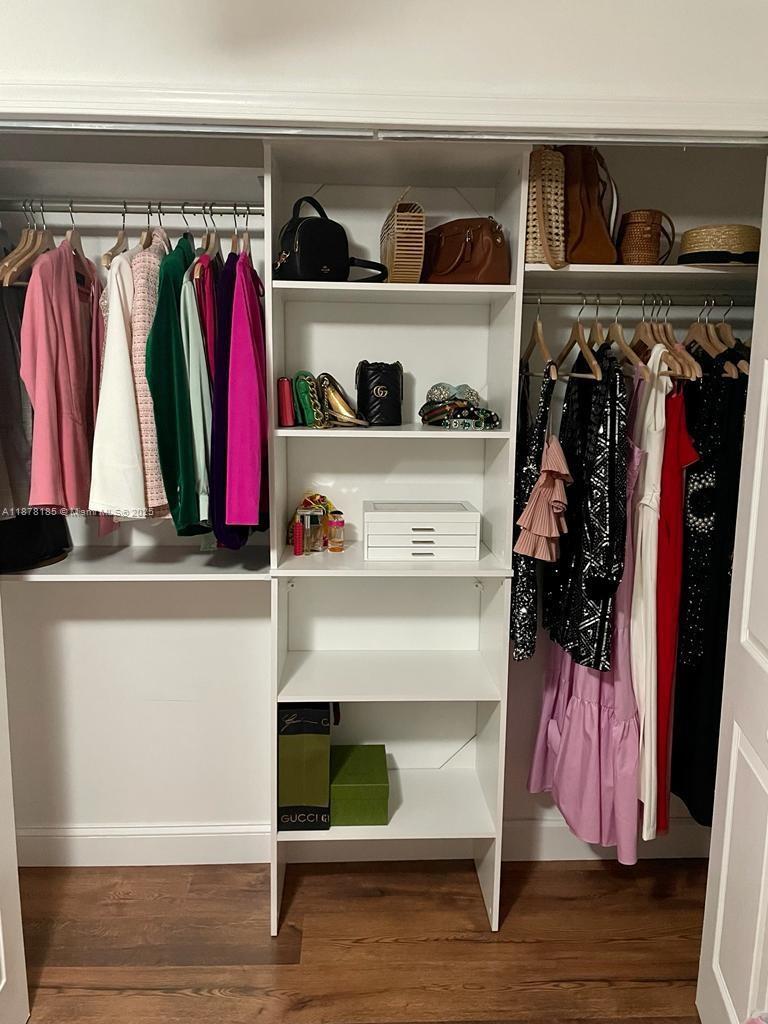 OAK PARK ESTATES SEC 1 - Residential