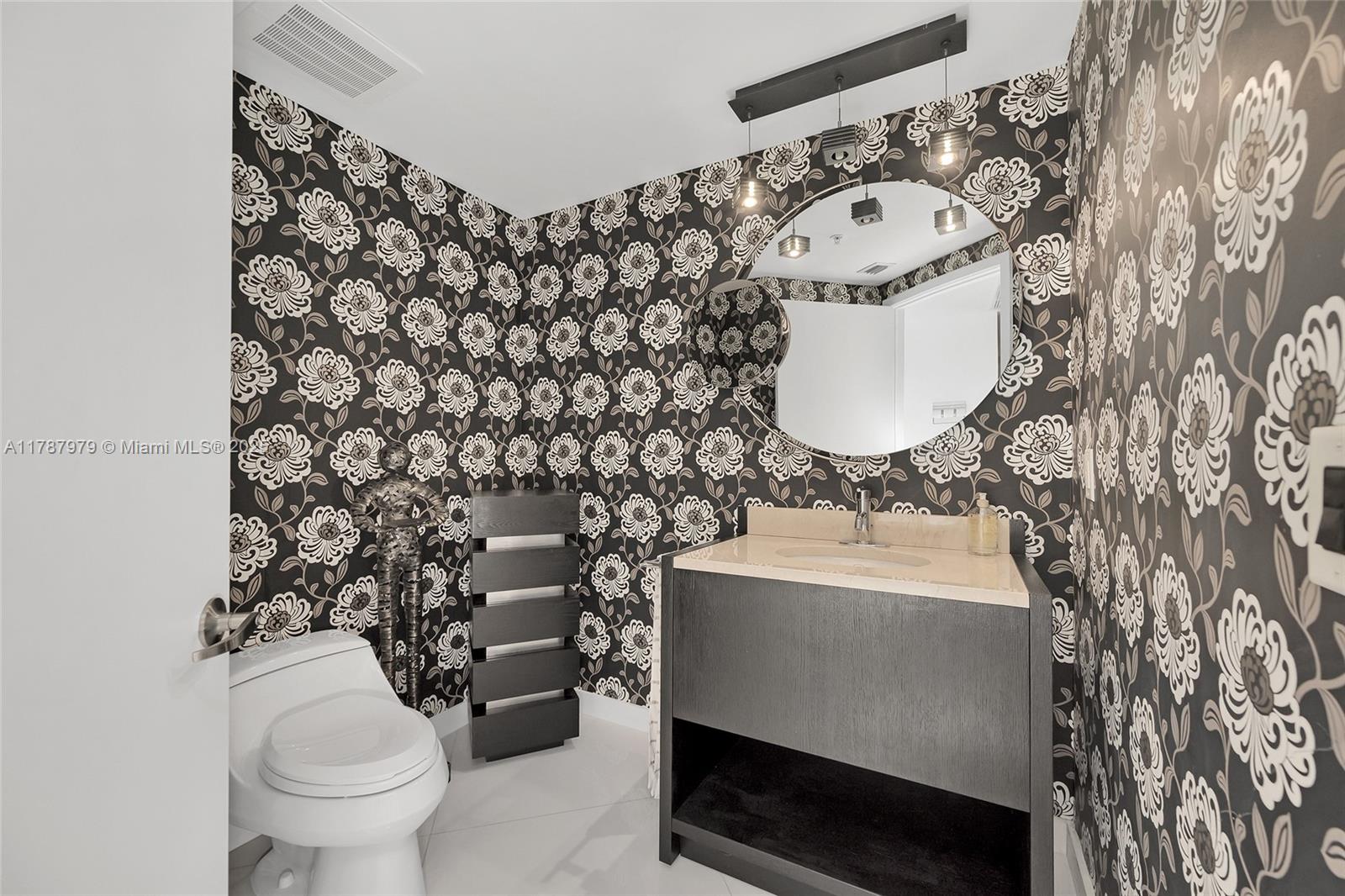 TRUMP ROYALE CONDO - Residential Lease