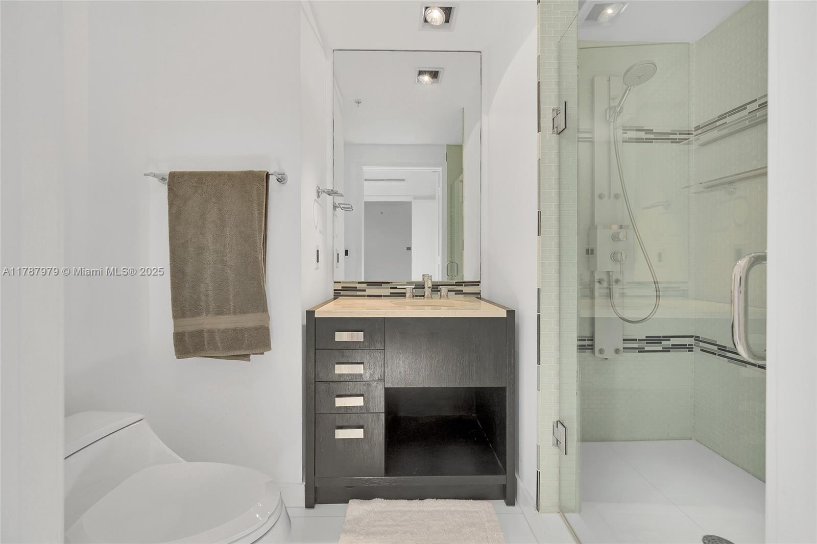 TRUMP ROYALE CONDO - Residential Lease