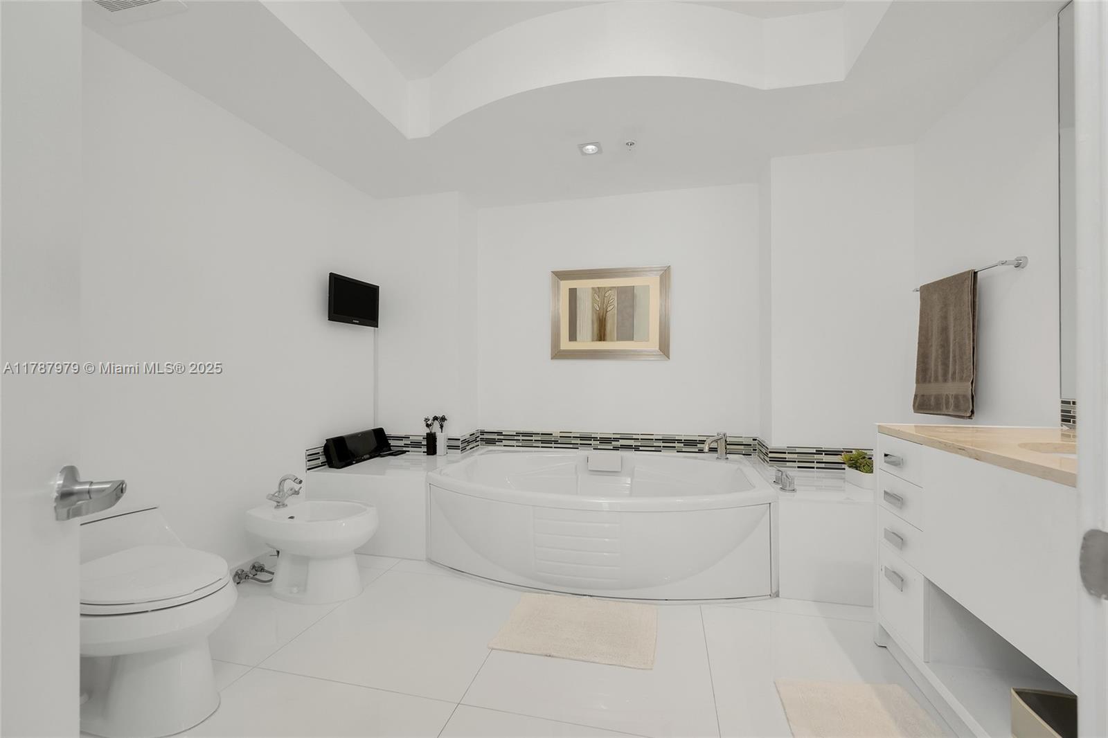 TRUMP ROYALE CONDO - Residential Lease