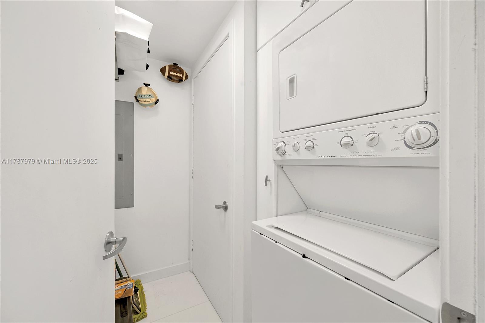 TRUMP ROYALE CONDO - Residential Lease