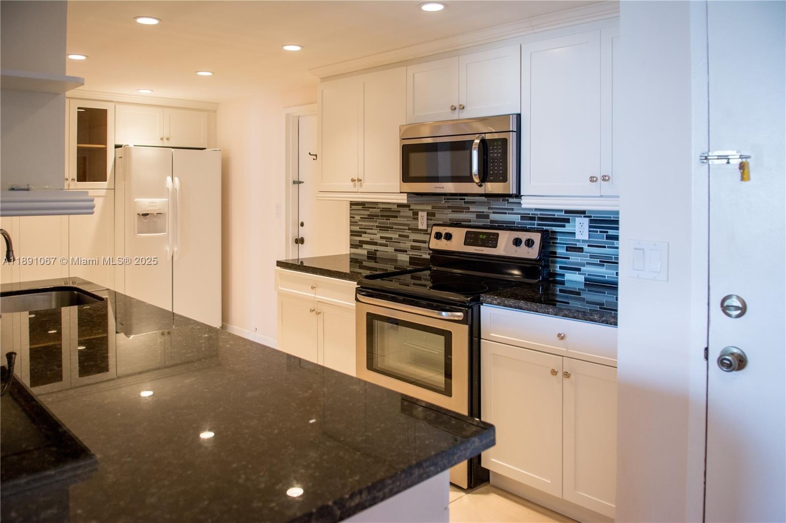 PLAZA TOWERS NORTH CONDO - Residential Lease