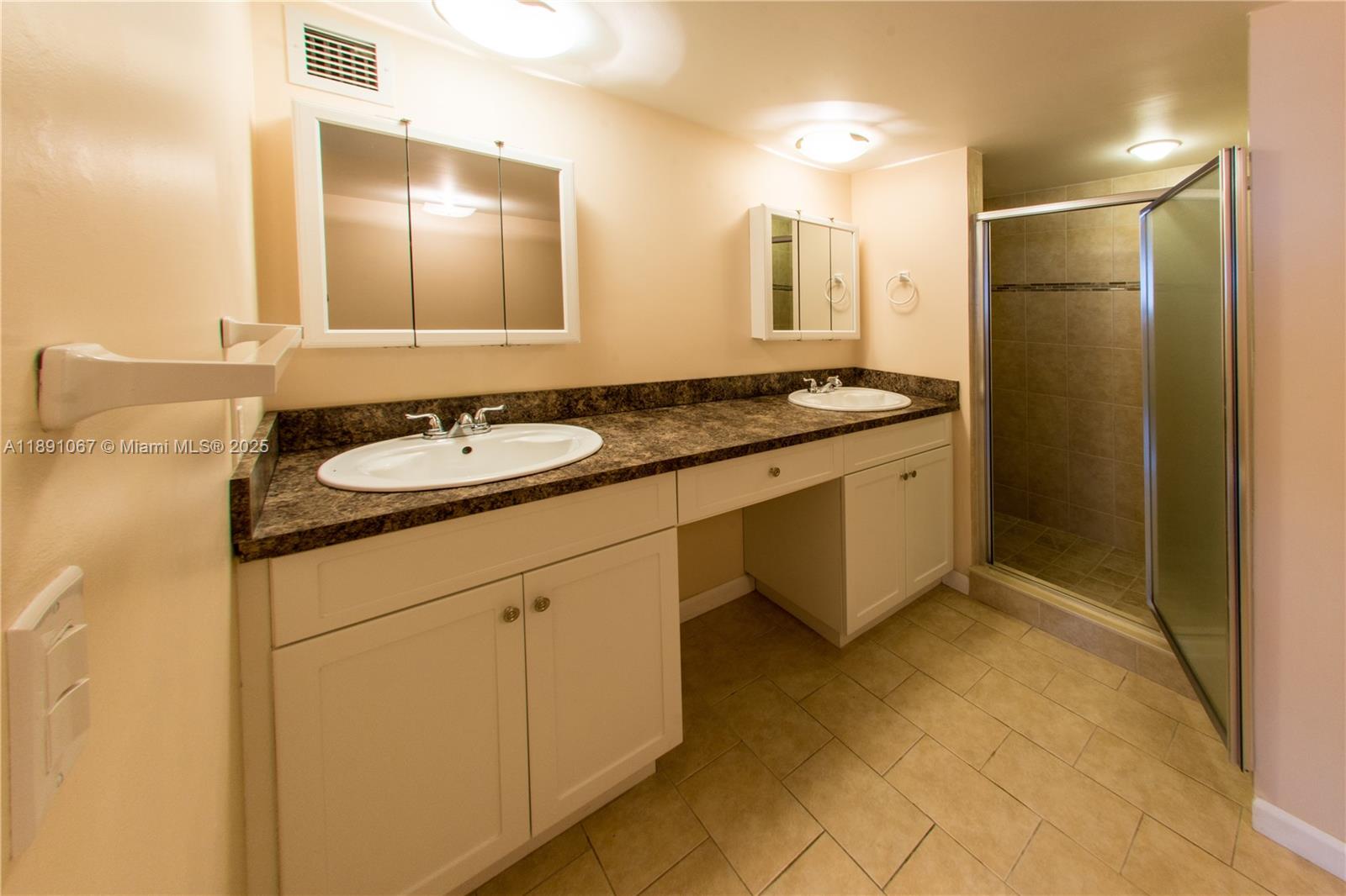 PLAZA TOWERS NORTH CONDO - Residential Lease