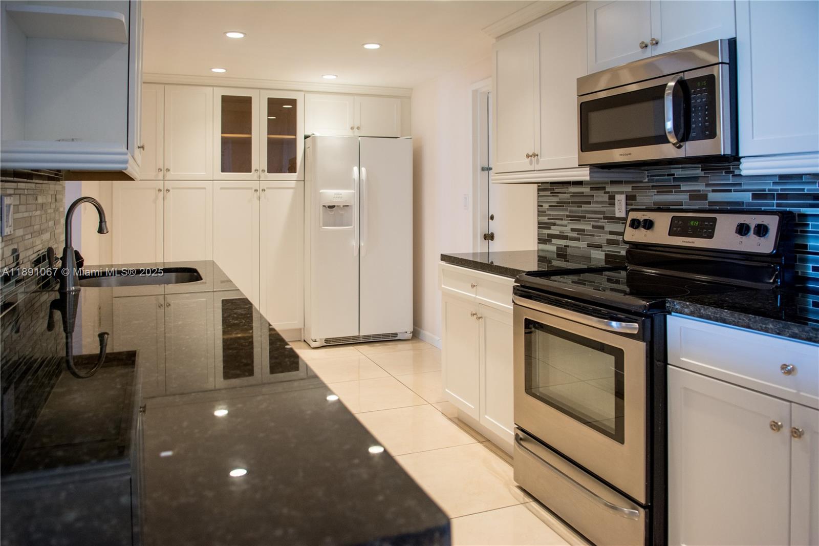 PLAZA TOWERS NORTH CONDO - Residential Lease