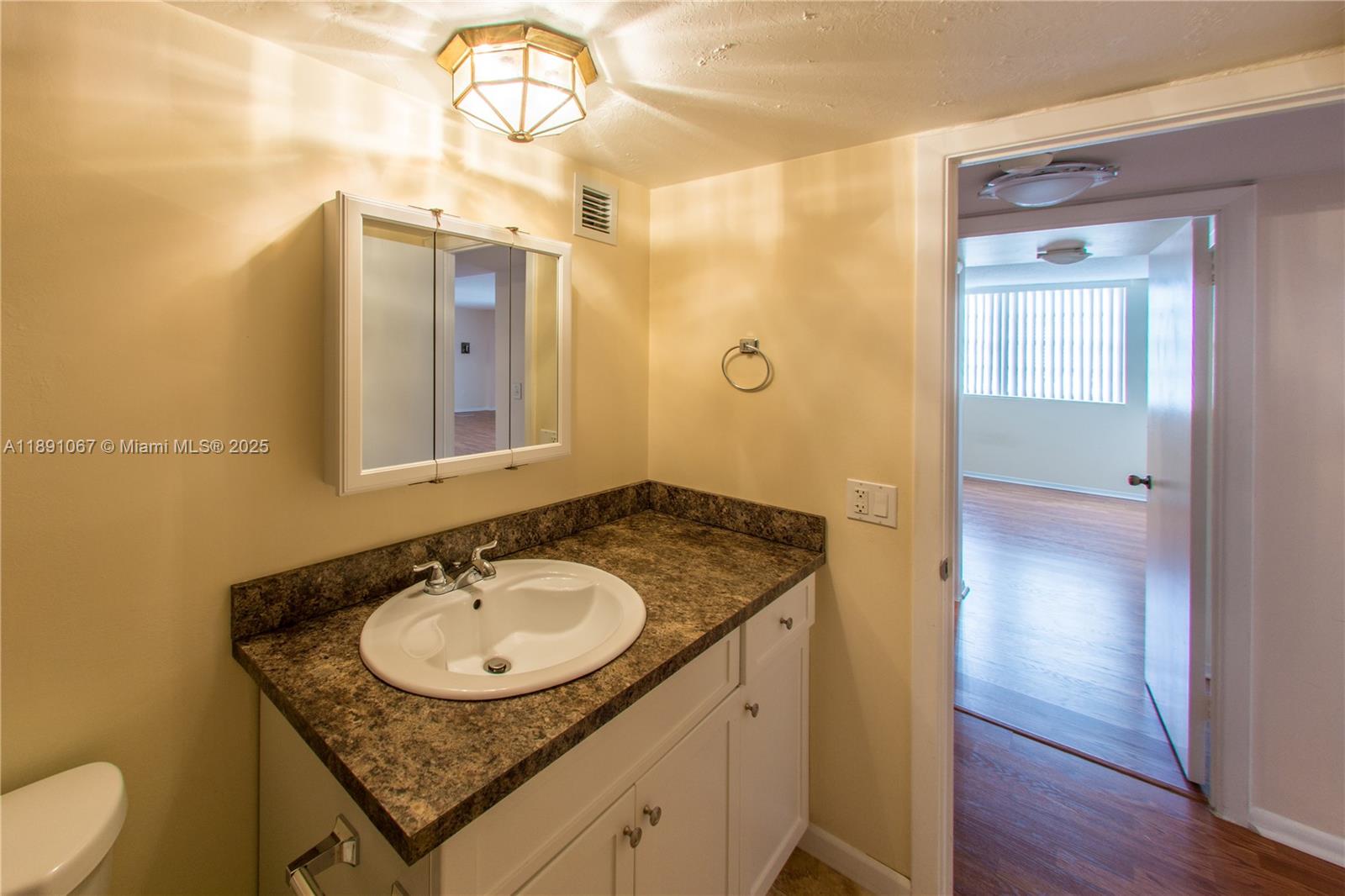 PLAZA TOWERS NORTH CONDO - Residential Lease