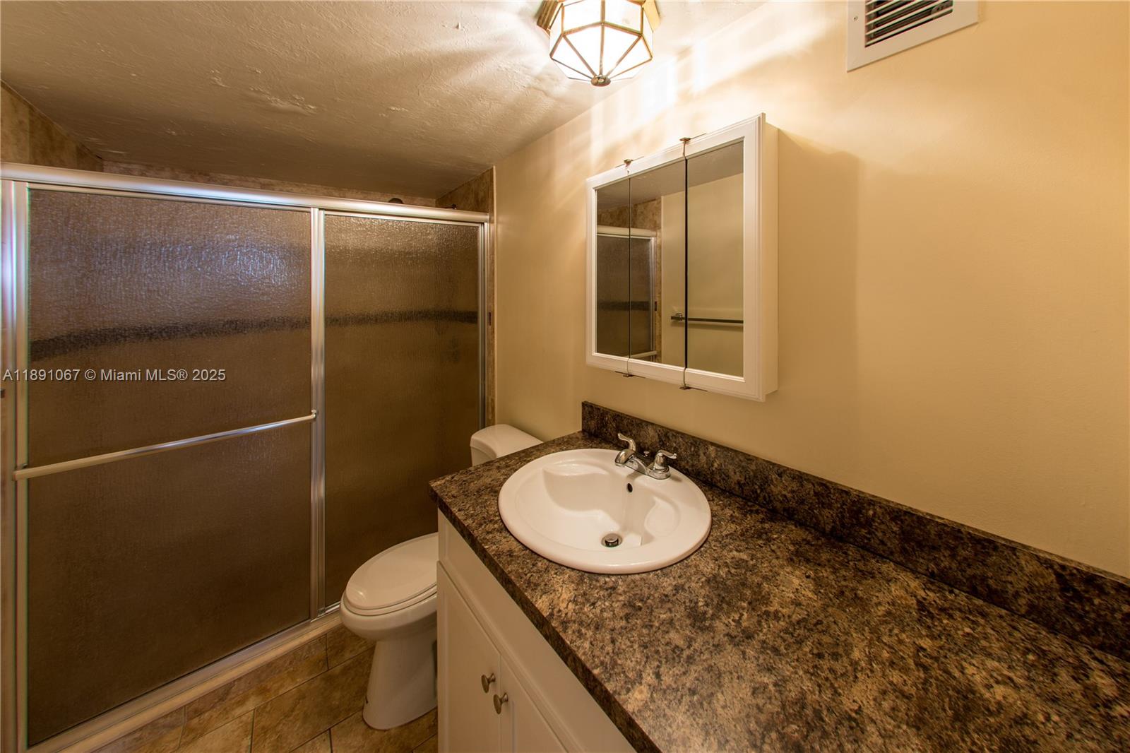 PLAZA TOWERS NORTH CONDO - Residential Lease