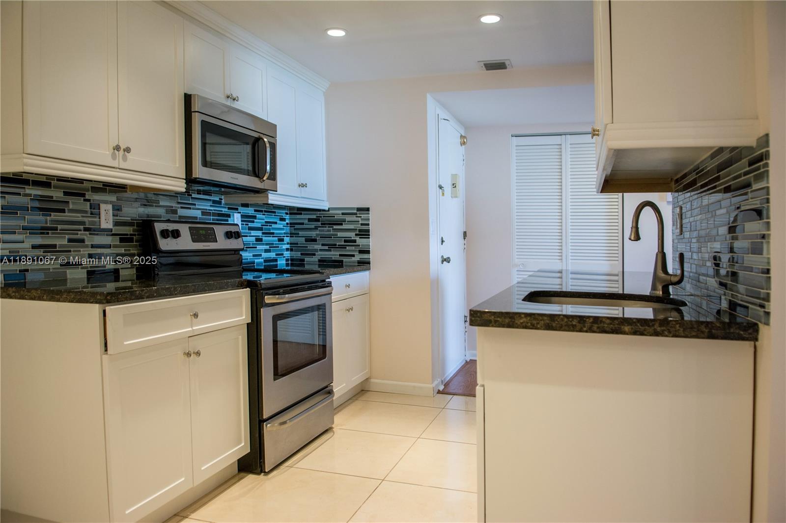 PLAZA TOWERS NORTH CONDO - Residential Lease