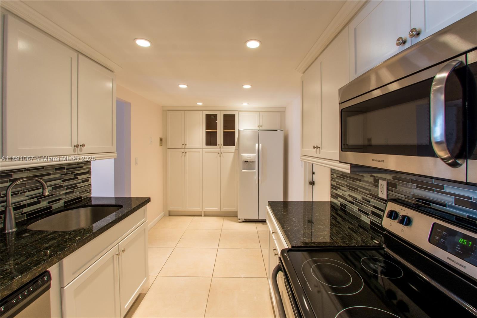 PLAZA TOWERS NORTH CONDO - Residential Lease