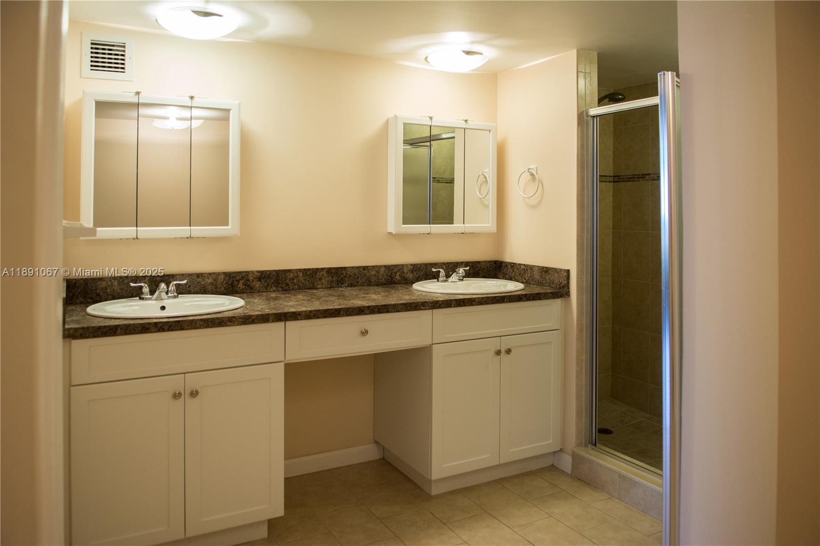 PLAZA TOWERS NORTH CONDO - Residential Lease