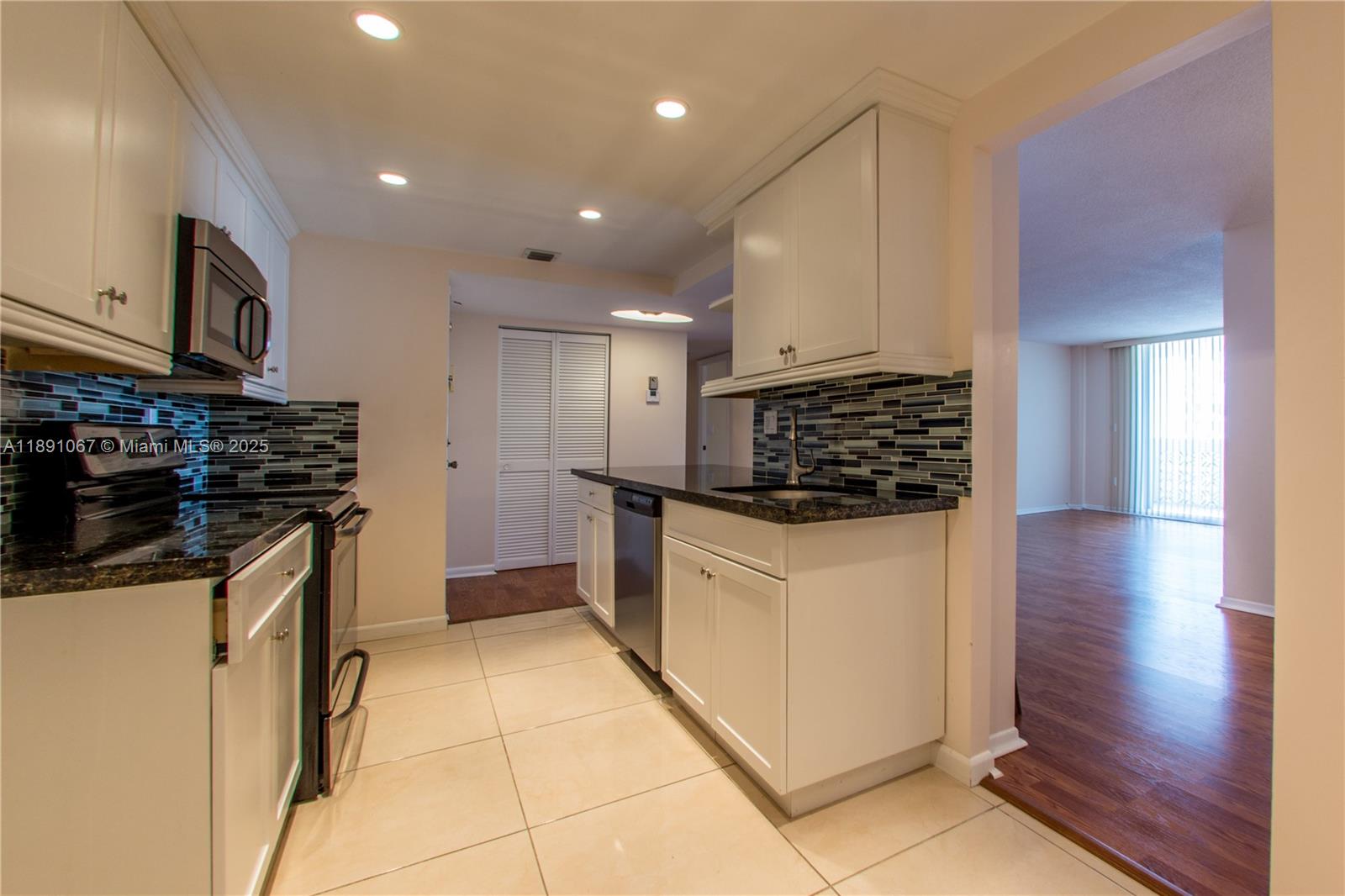 PLAZA TOWERS NORTH CONDO - Residential Lease