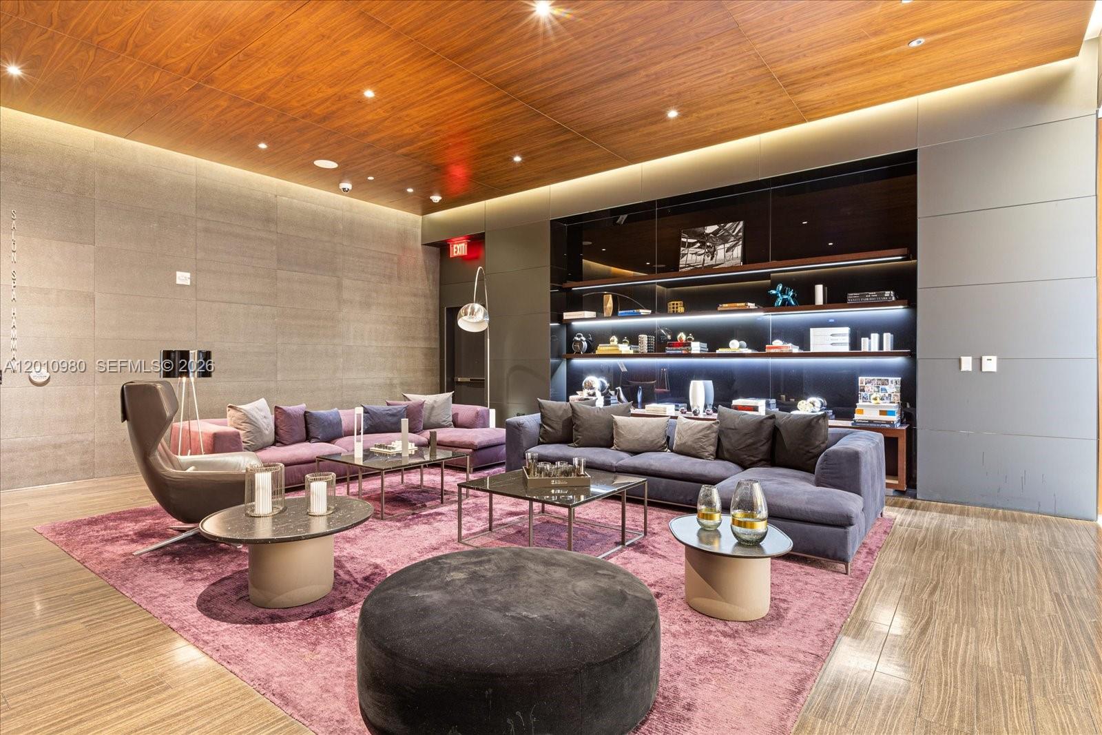 REACH CONDO - Residential