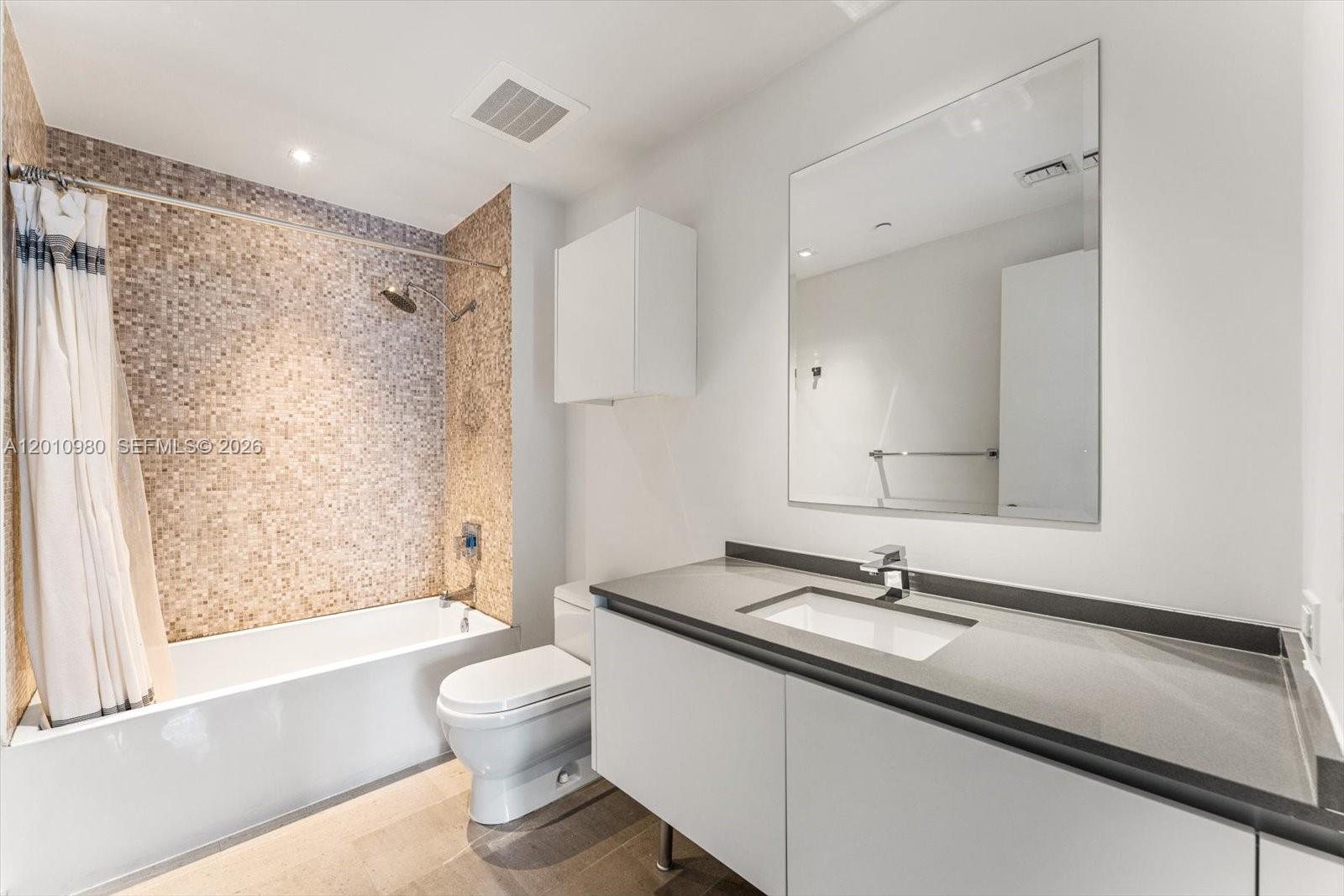 REACH CONDO - Residential