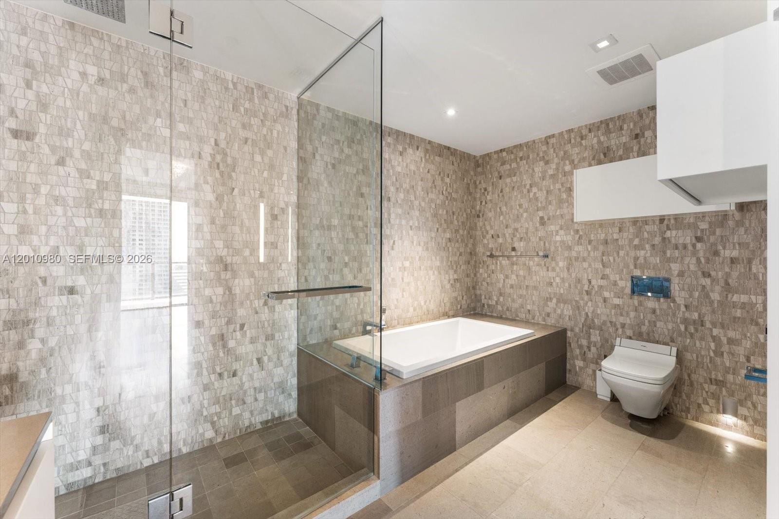REACH CONDO - Residential