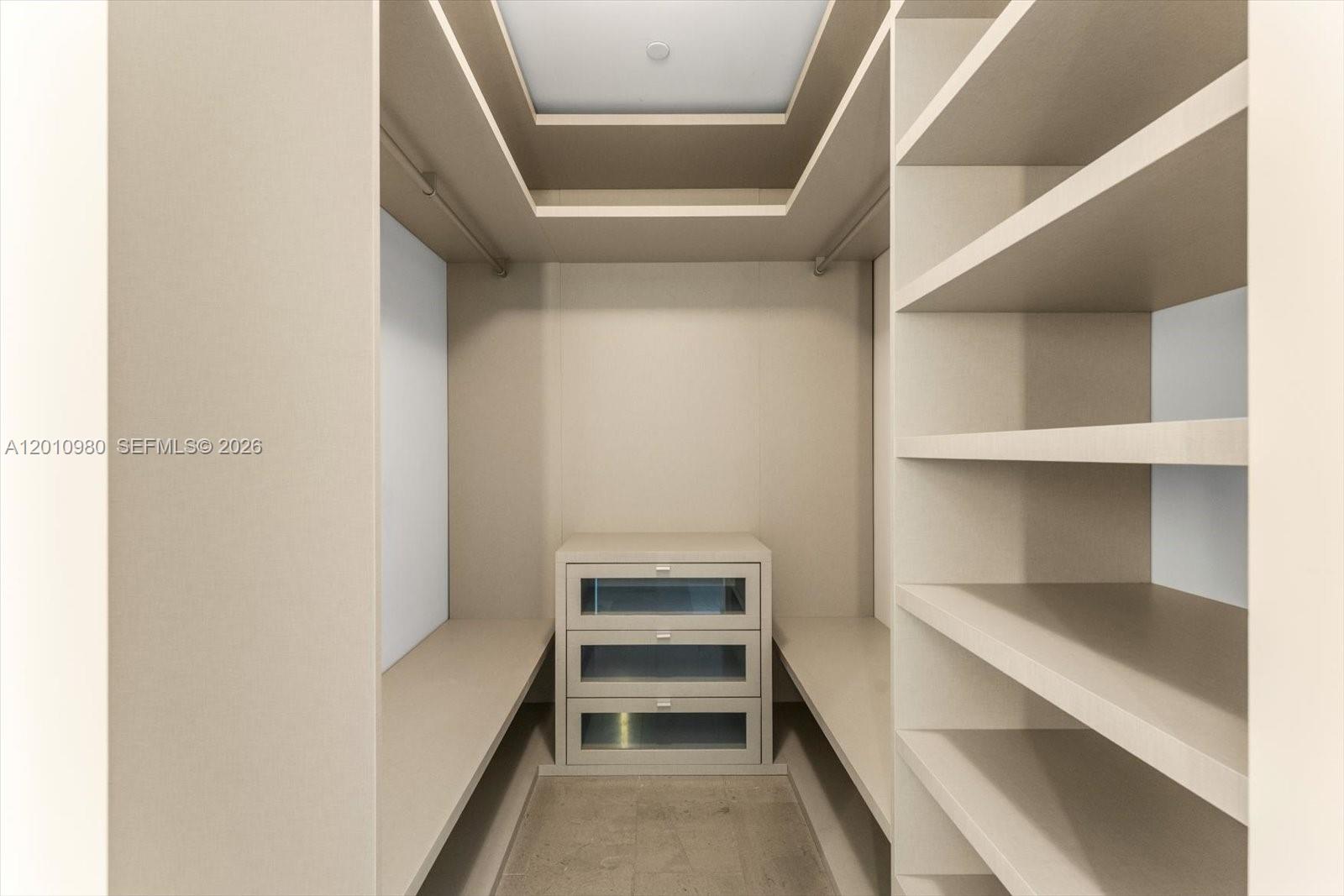 REACH CONDO - Residential