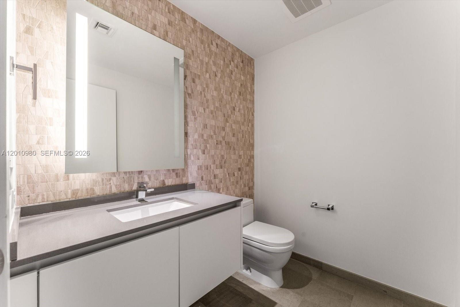 REACH CONDO - Residential