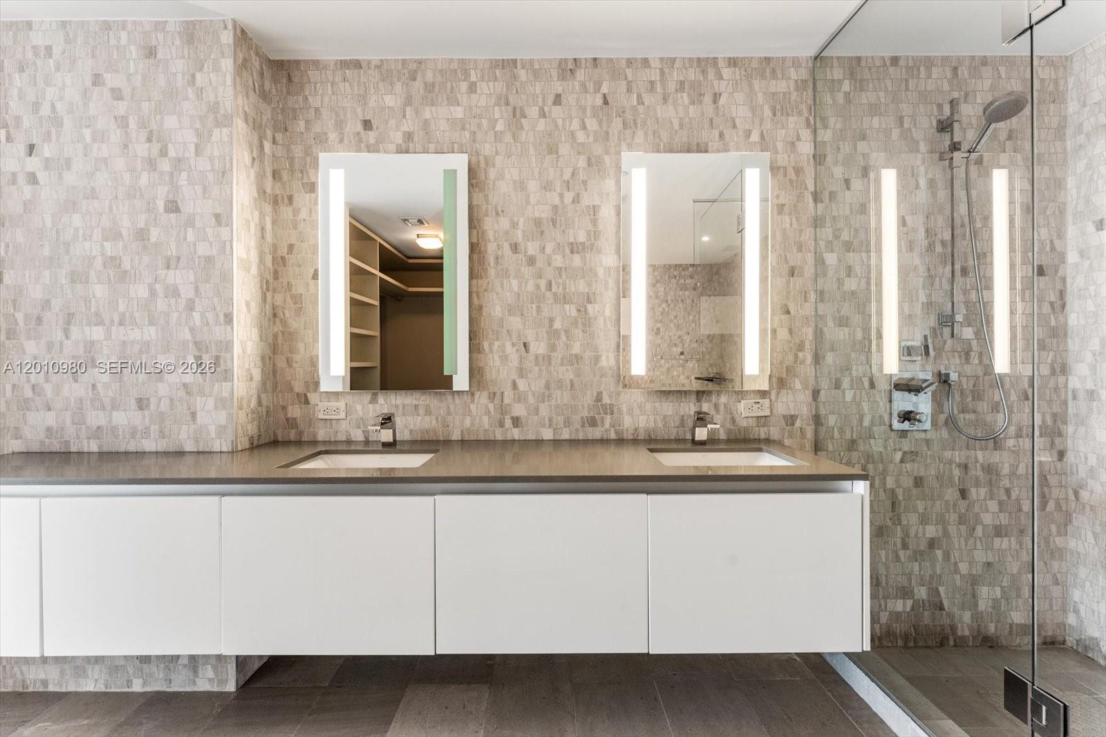 REACH CONDO - Residential