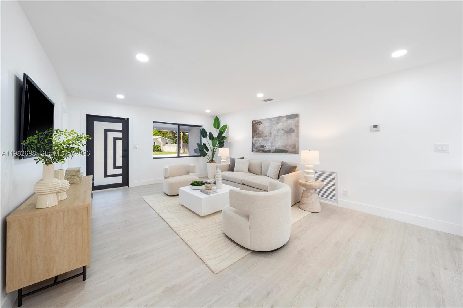 CENTRAL GOLF SEC OF HOLLY - Residential