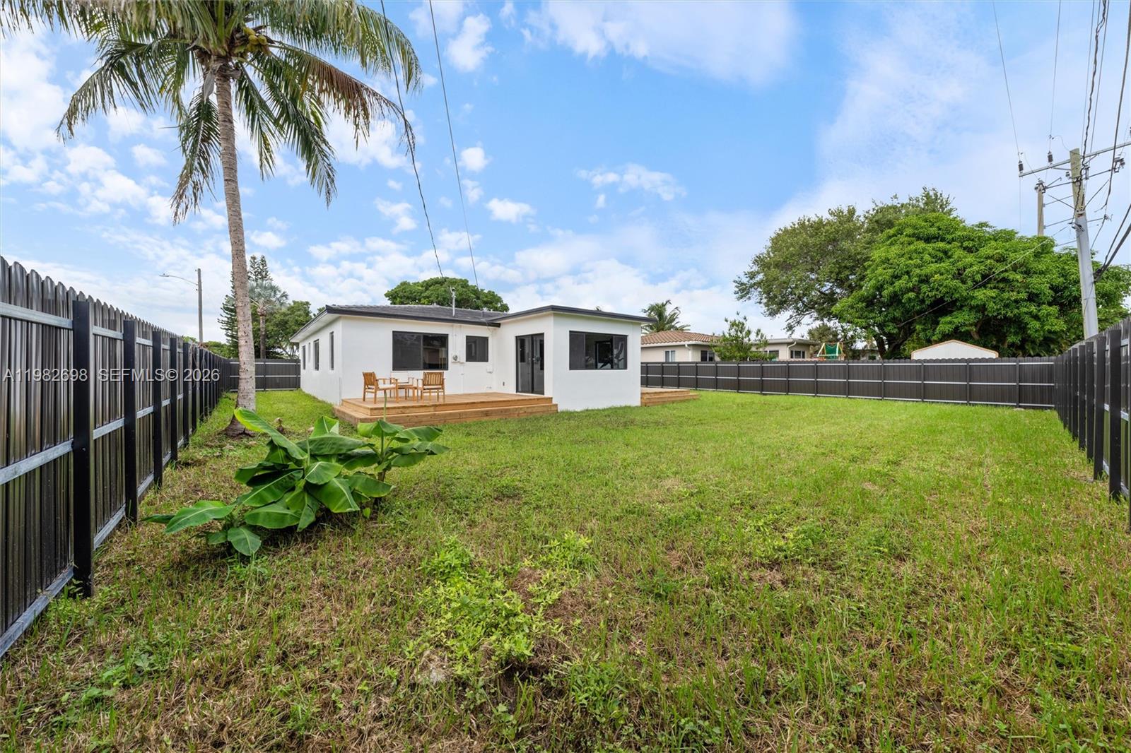 CENTRAL GOLF SEC OF HOLLY - Residential