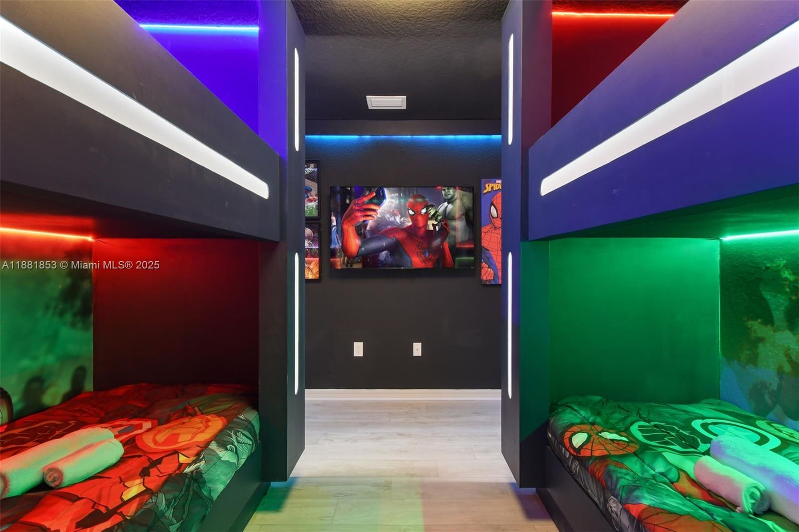 WINDSOR AT WESTSIDE - Residential