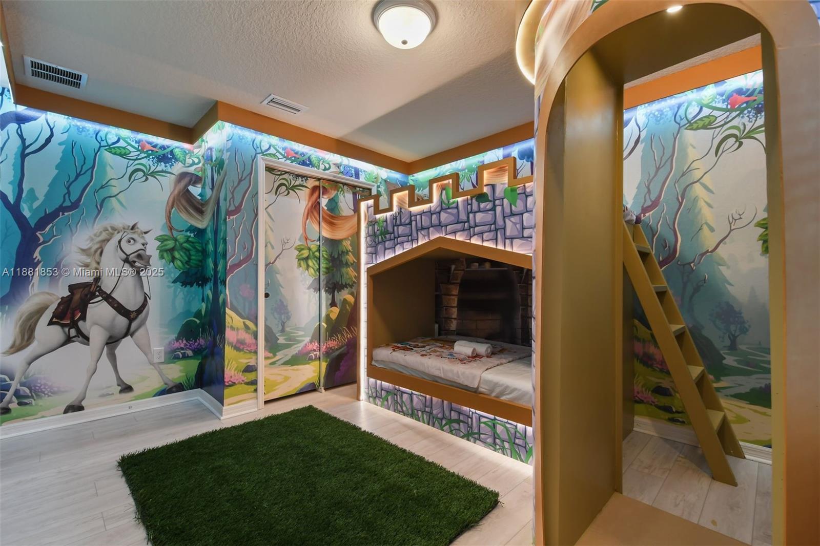 WINDSOR AT WESTSIDE - Residential