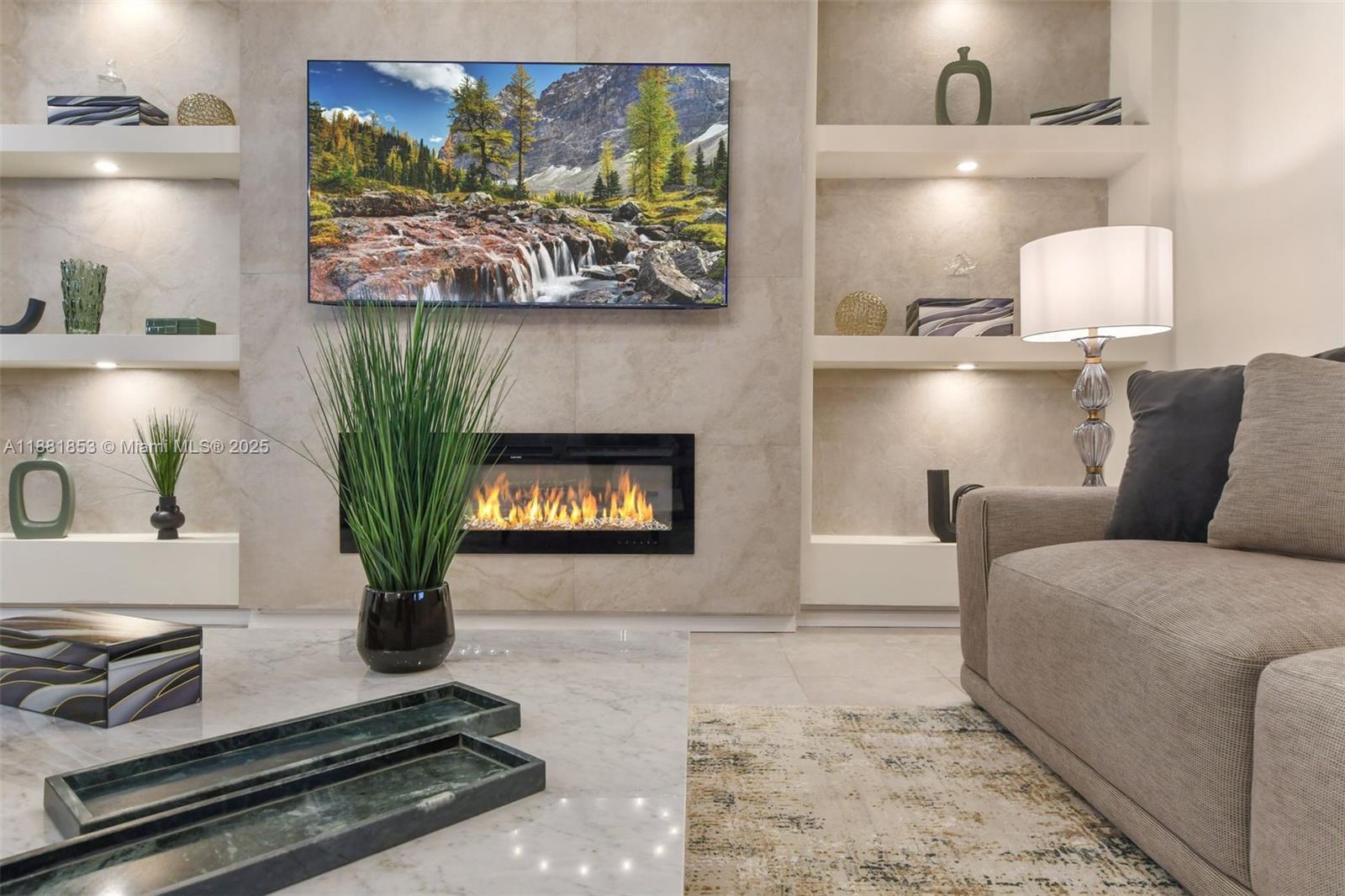 WINDSOR AT WESTSIDE - Residential