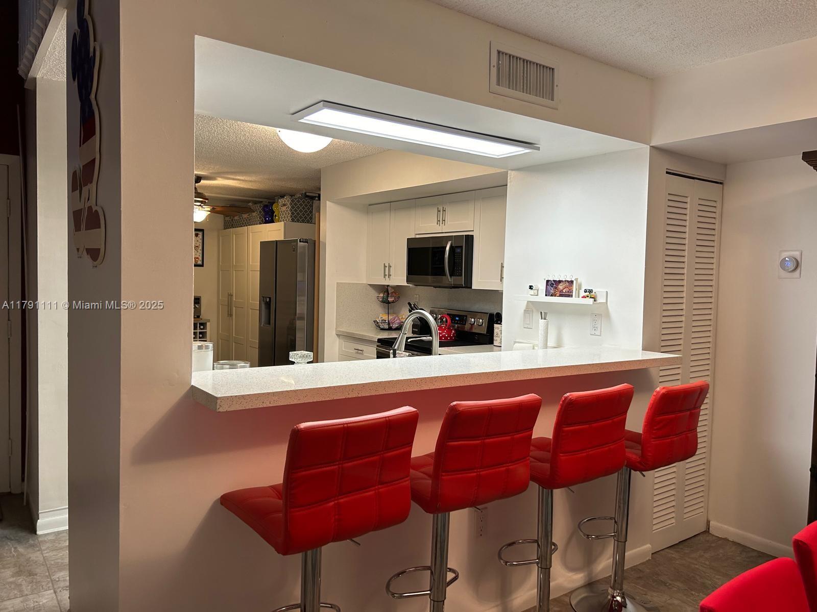 ROYAL TOWNHOMES SAN MARINO - Residential