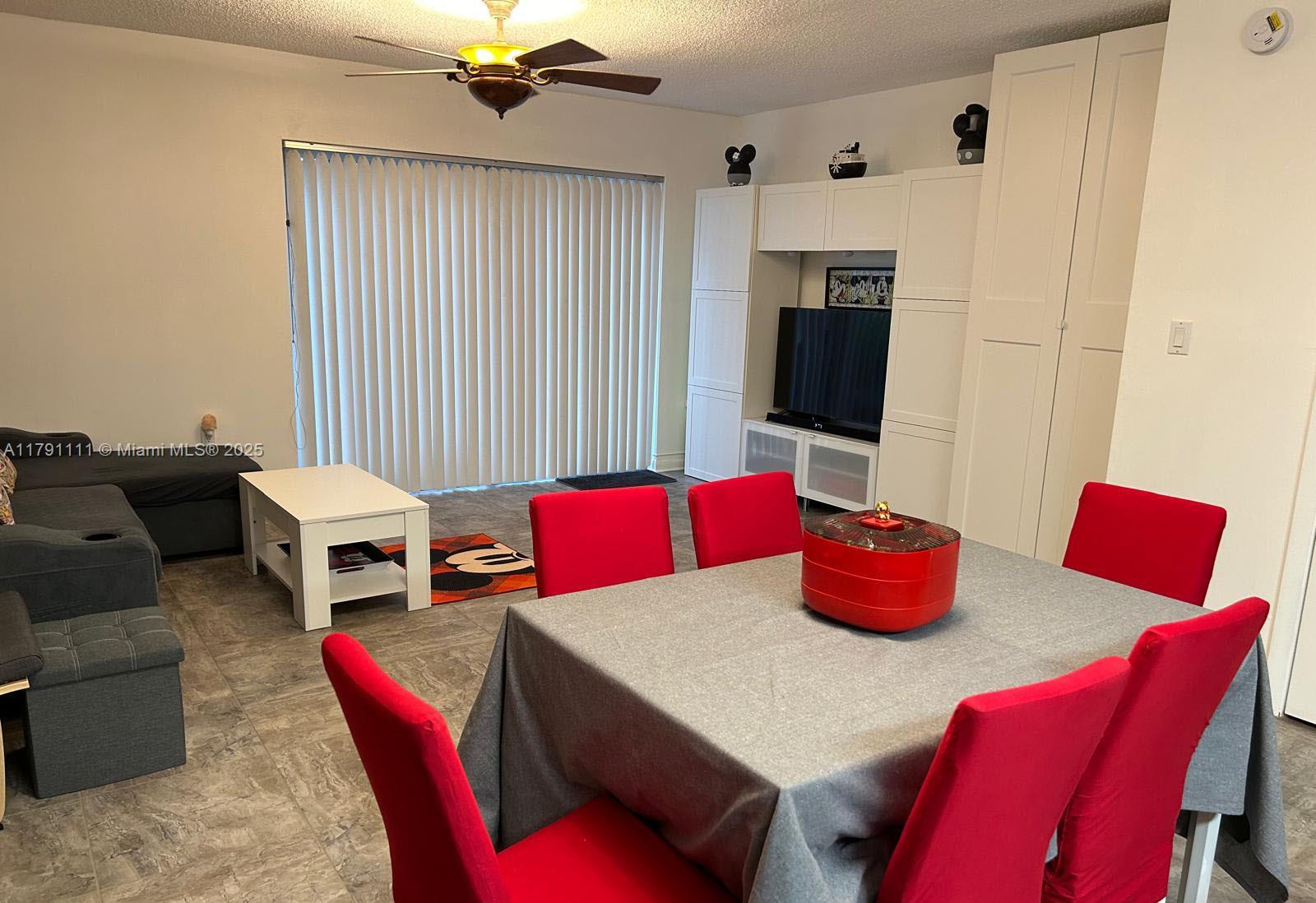 ROYAL TOWNHOMES SAN MARINO - Residential