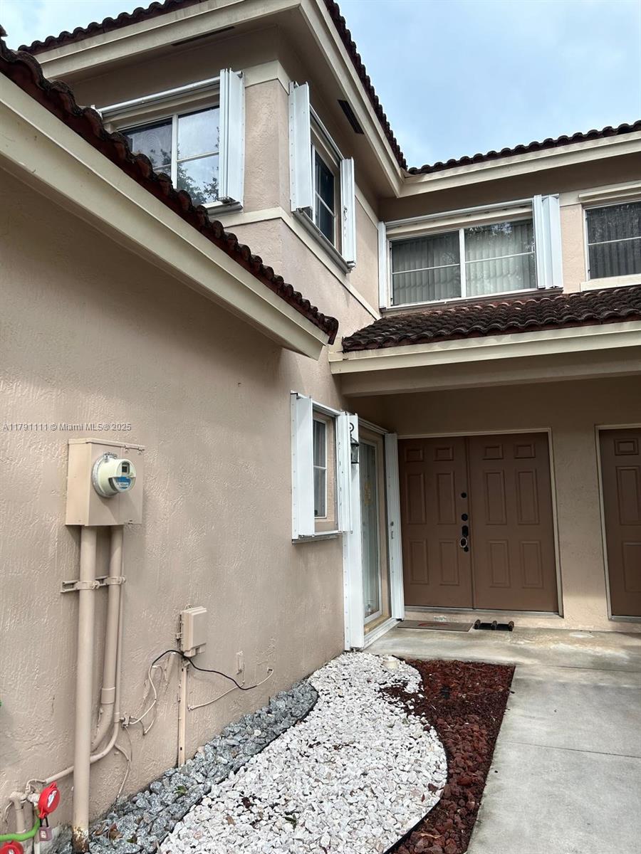 ROYAL TOWNHOMES SAN MARINO - Residential