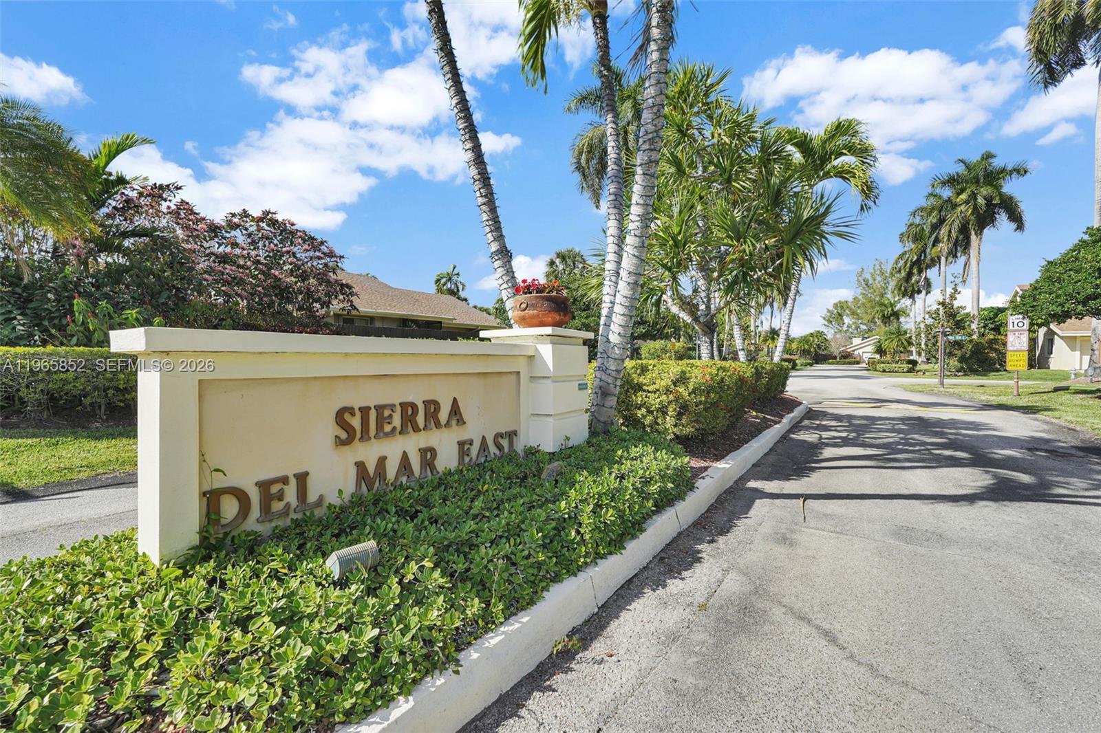 SIERRA DEL MAR - Residential