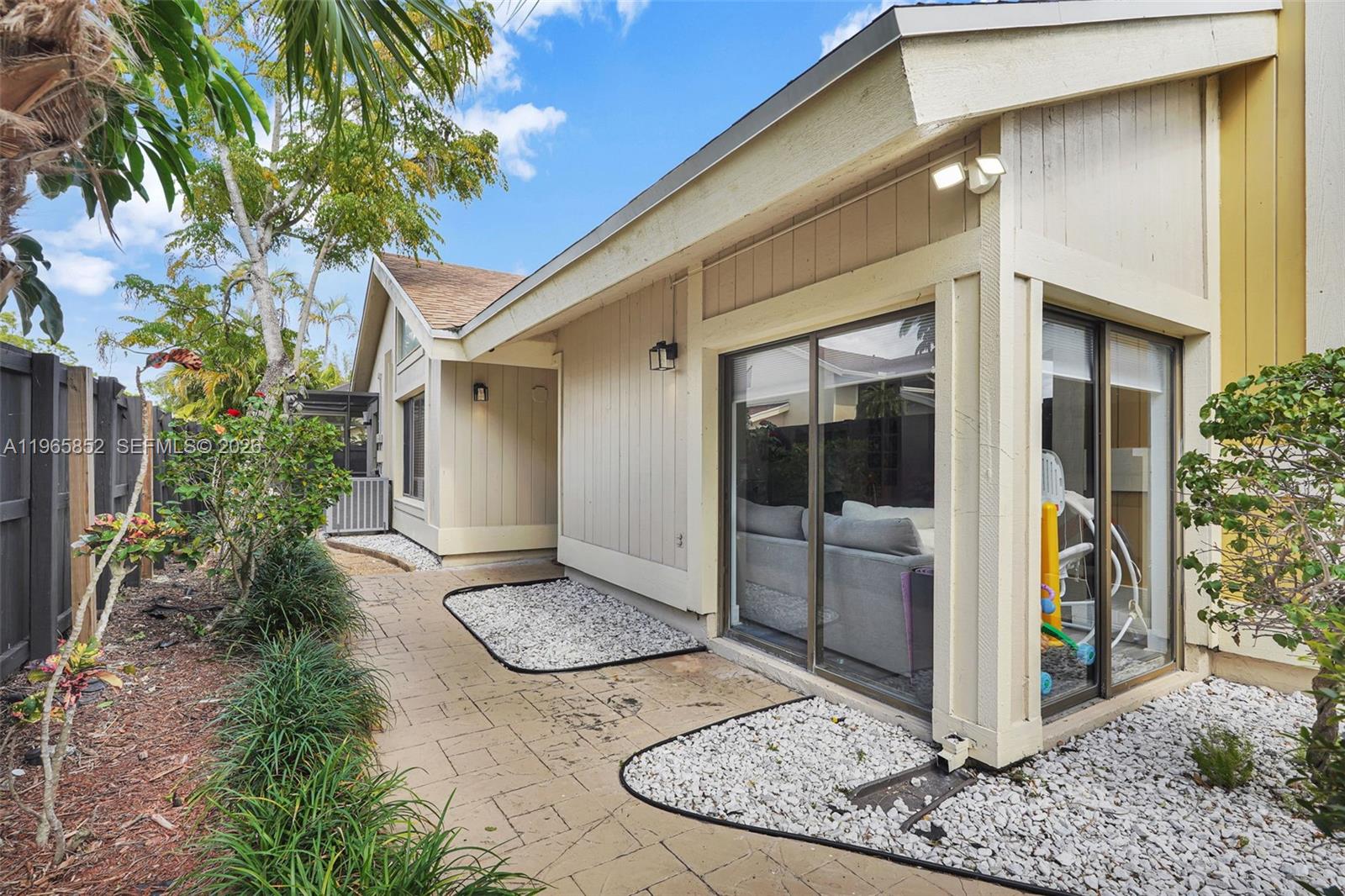 SIERRA DEL MAR - Residential