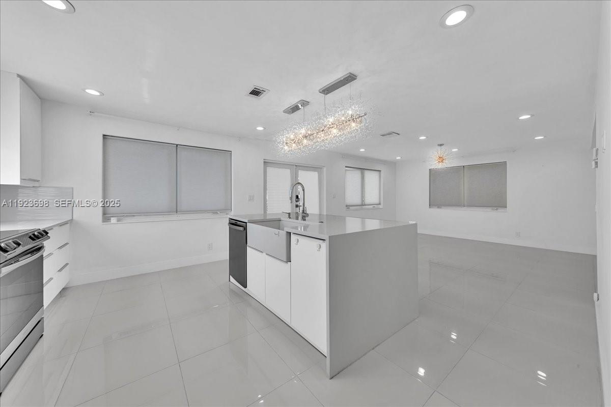 HOLLYWOOD CENTRAL BEACH - Residential Lease