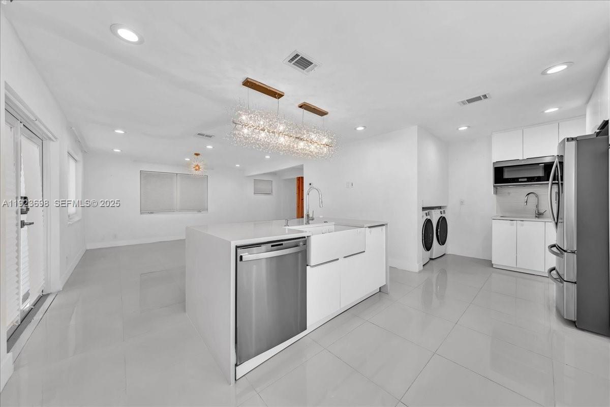 HOLLYWOOD CENTRAL BEACH - Residential Lease