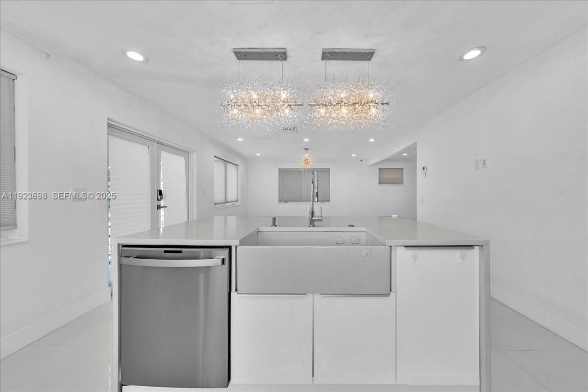 HOLLYWOOD CENTRAL BEACH - Residential Lease