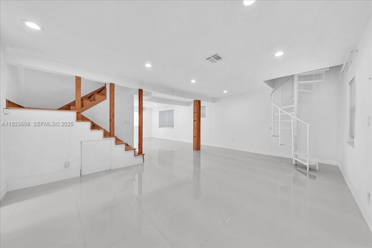 HOLLYWOOD CENTRAL BEACH - Residential Lease