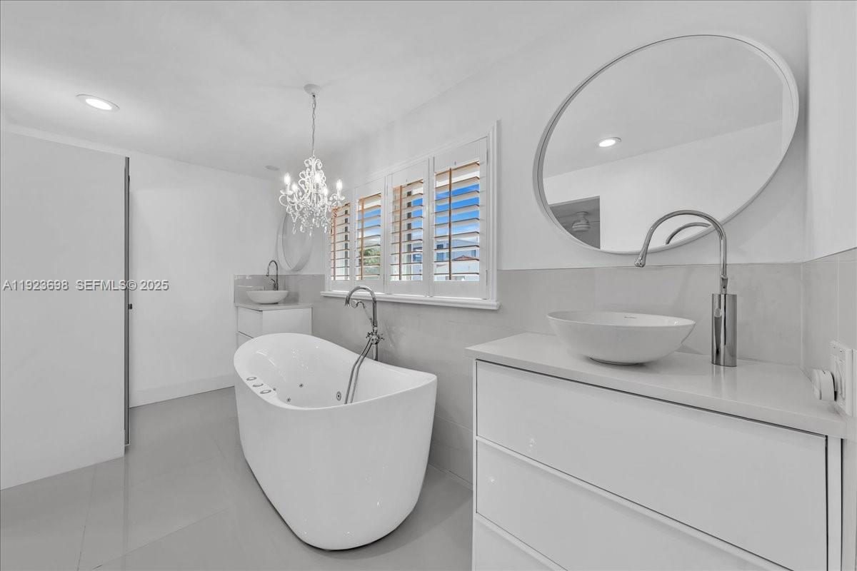 HOLLYWOOD CENTRAL BEACH - Residential Lease