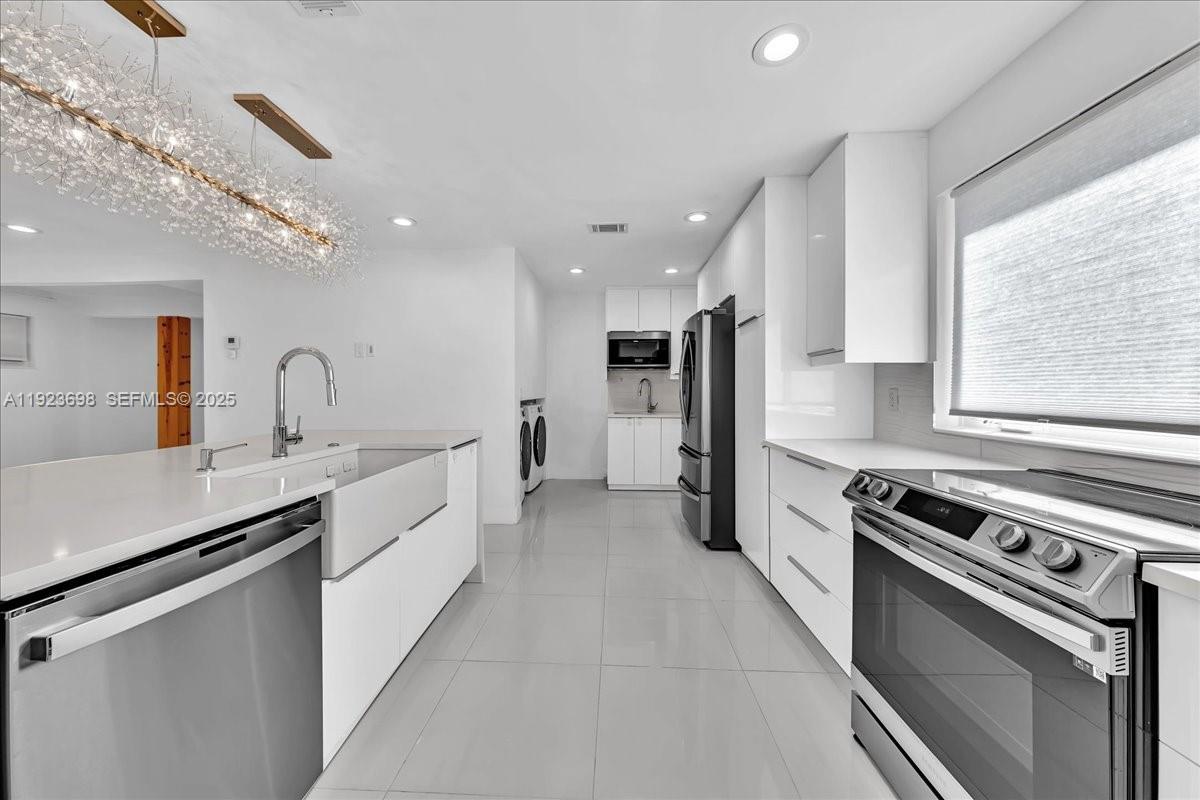 HOLLYWOOD CENTRAL BEACH - Residential Lease