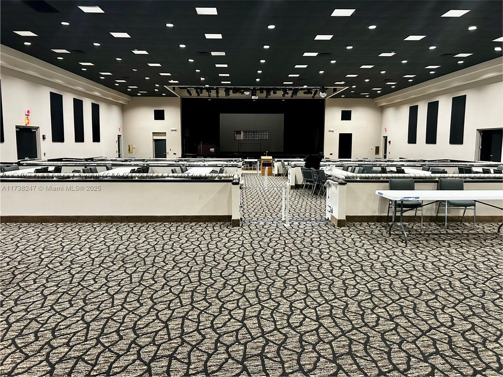 HOLLYBROOK GOLF AND - Residential