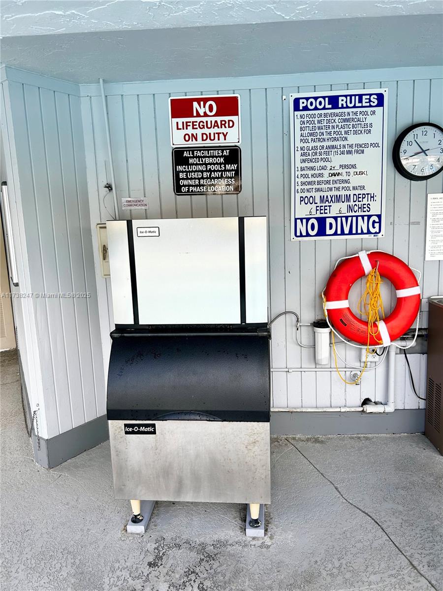 HOLLYBROOK GOLF AND - Residential