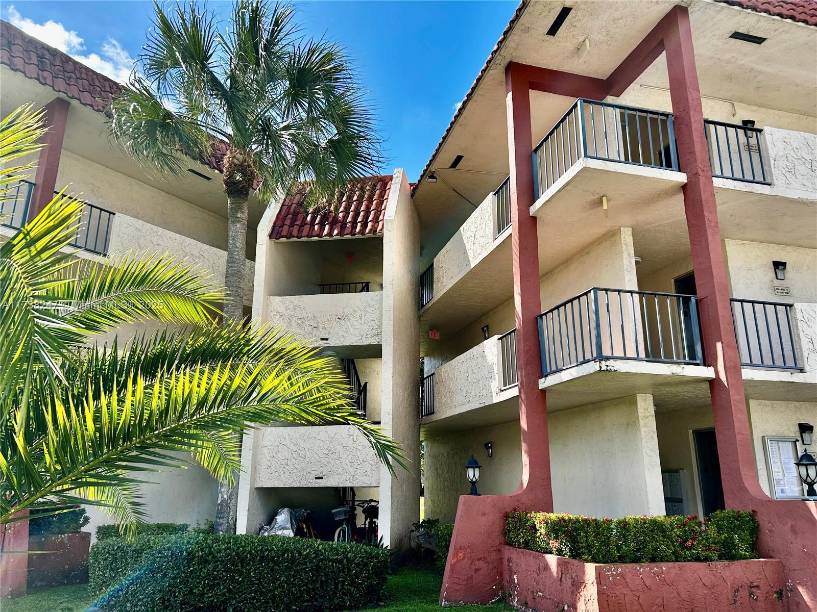 HOLLYBROOK GOLF AND - Residential