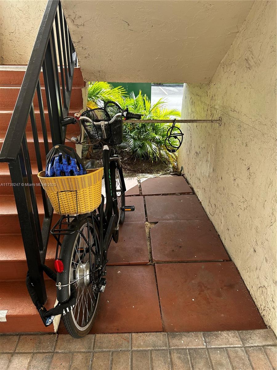 HOLLYBROOK GOLF AND - Residential