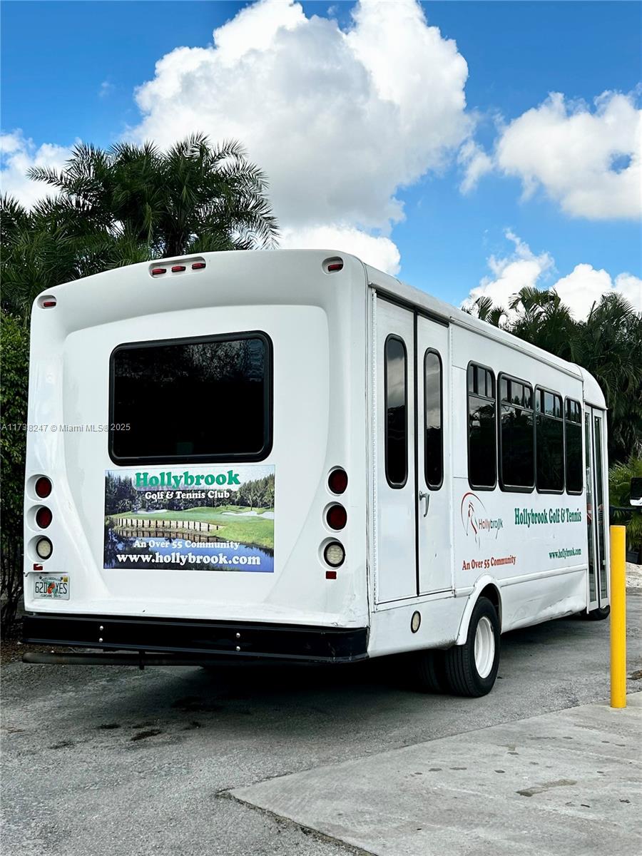 HOLLYBROOK GOLF AND - Residential