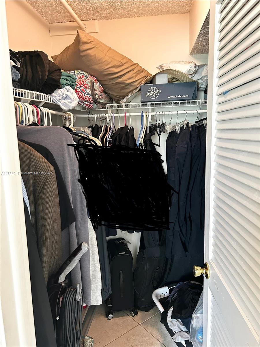 HOLLYBROOK GOLF AND - Residential