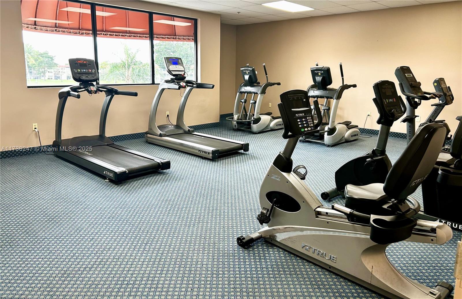 HOLLYBROOK GOLF AND - Residential